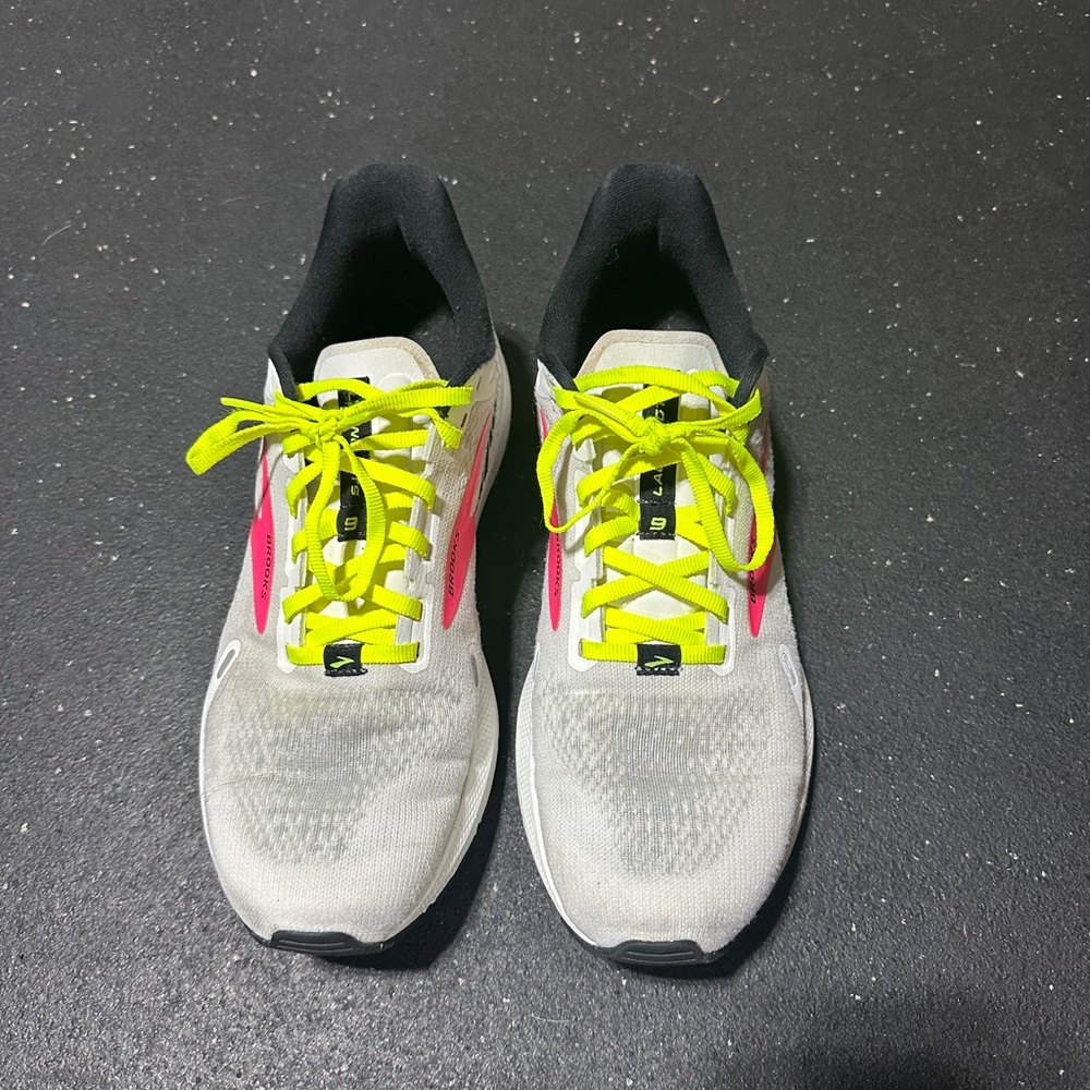Brooks Launch GTS 9